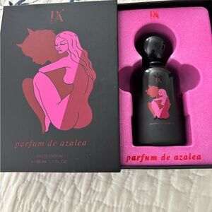Parfum de azalea never used just sprayed once to smell scent got as a gift